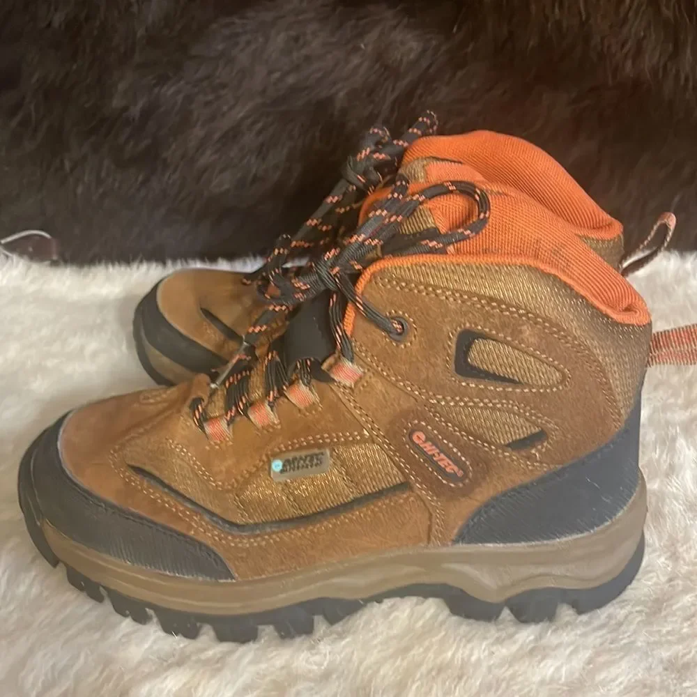 Hi-Tec hiking boots 3.5 (5342)
